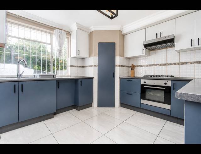 4 BEDROOM FREESTANDING FOR SALE IN WELTEVREDEN PARK